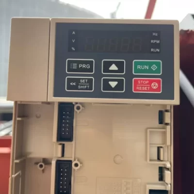 รีวิวการติดตั้งอินเวอร์เตอร์ปรับรอบมอเตอร์ Veichi AC310 4 kW จังหวัดชลบุรี งานเครน