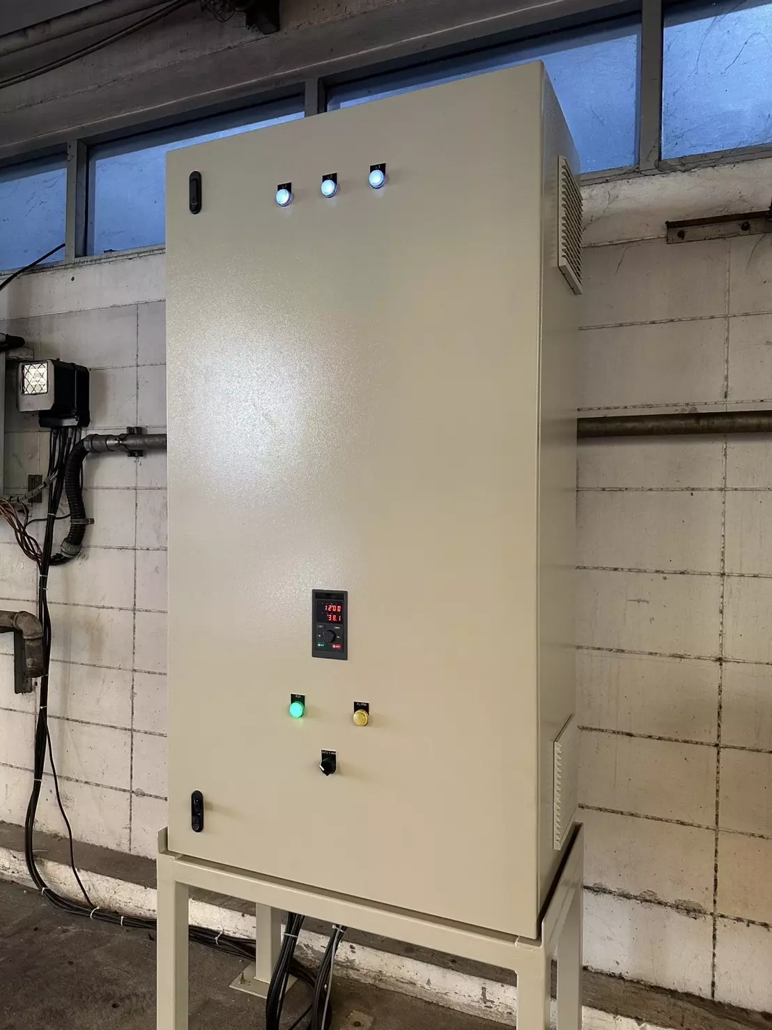 ผลงานการติดตั้งอินเวอร์เตอร์ Air Compressor อินเวอร์เตอร์ปรับรอบมอเตอร์ 55kW